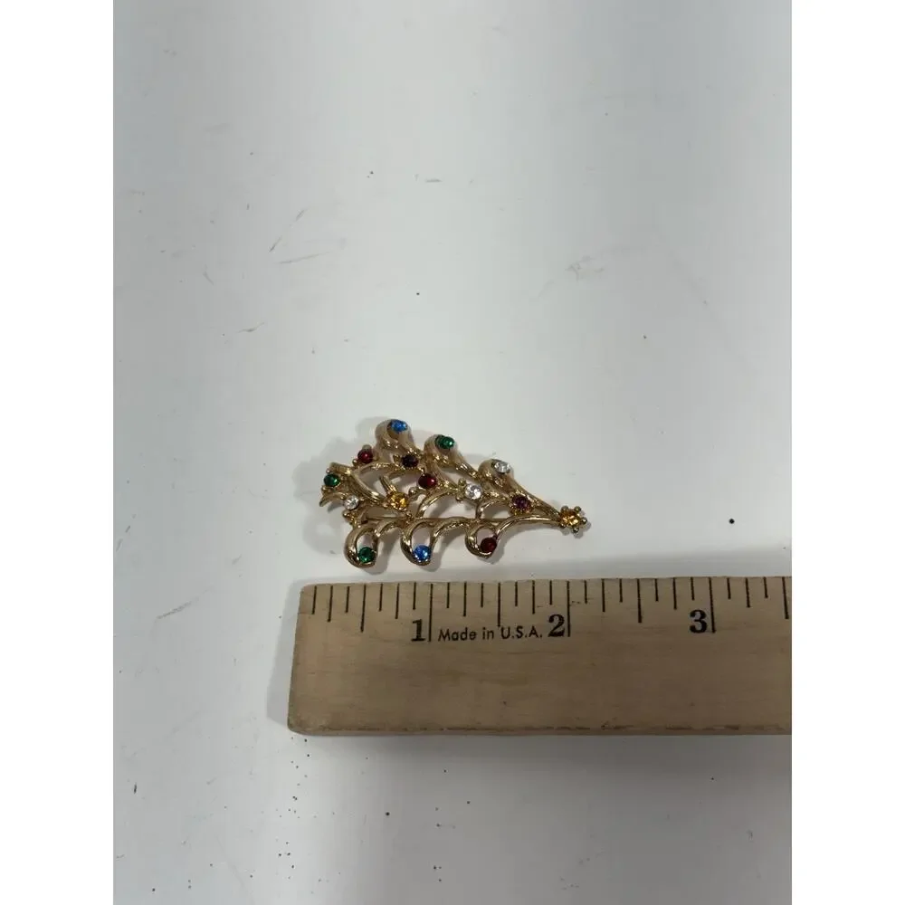 VINTAGE MONET GOLD TONE CHRISTMAS TREE BROOCH PIN‎ with 15 SPARKLING STONES
